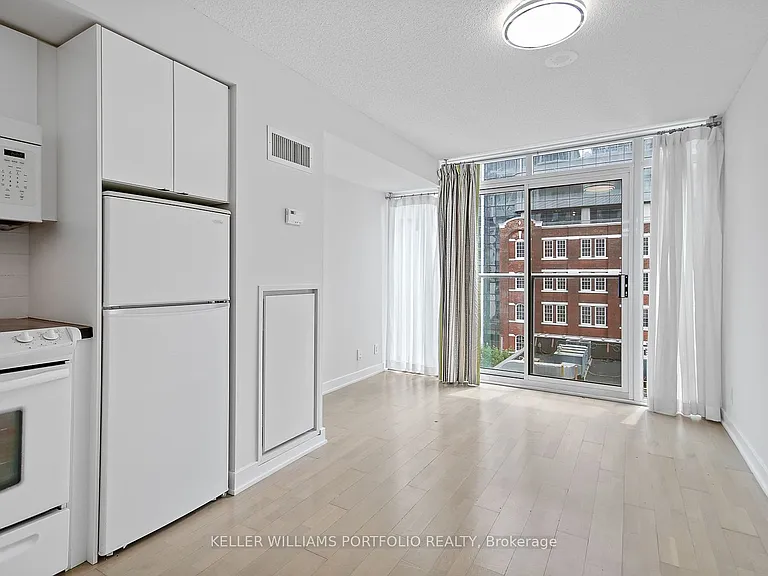 21 Nelson St #605 — Photo 11