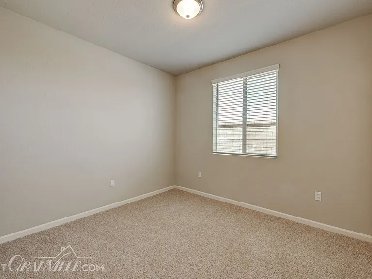 877 Halford Ln — Photo 7