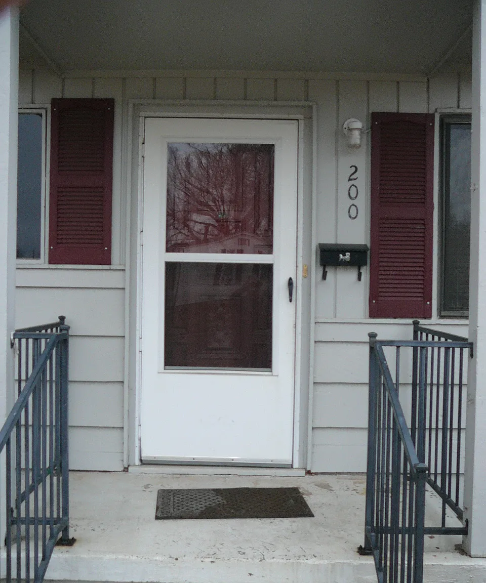 3 bed, 892 sqft, $1,150 — Photo 2
