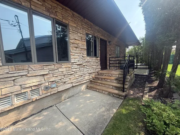 73 Aspinwall St #2, Staten Island, NY 10307