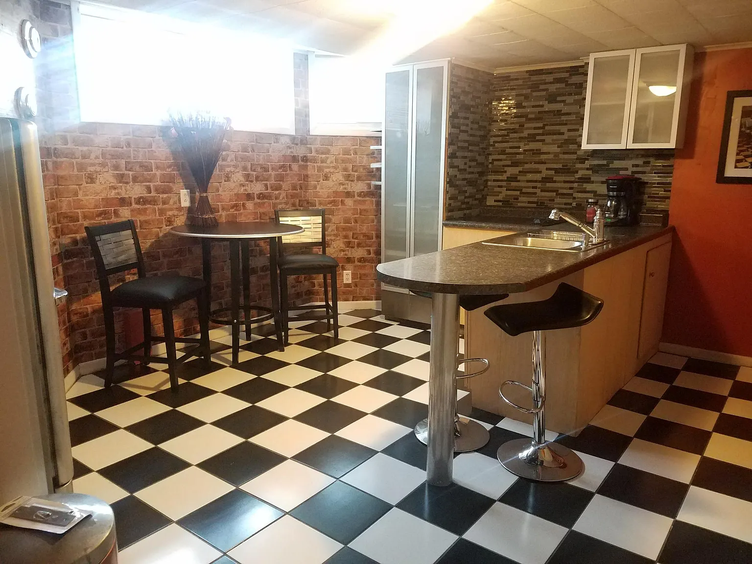 501 S Main St — Photo 1