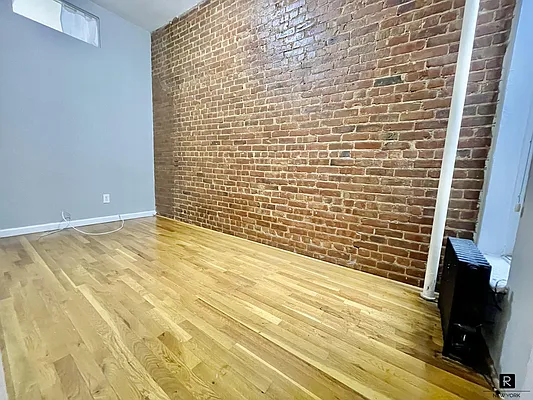 Rented by R New York | media 23