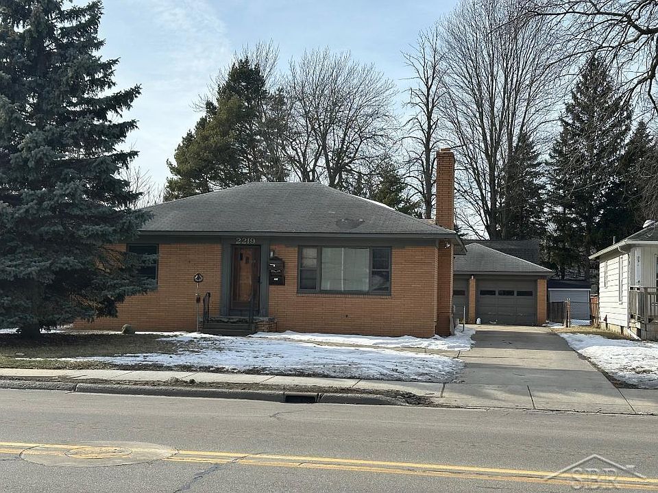 1st image of 2219 Bay St