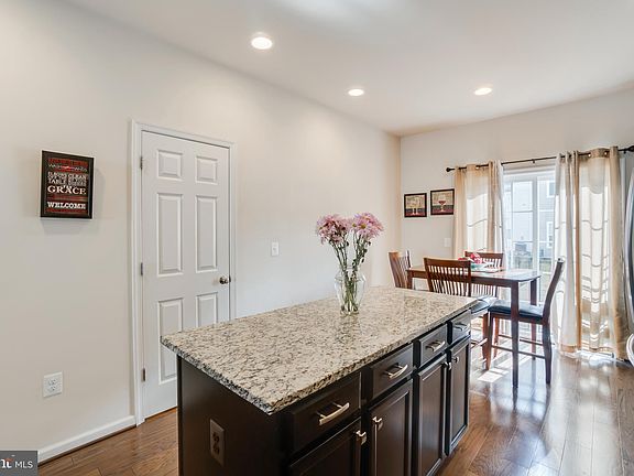 4th image of 504 Woodstream Cir