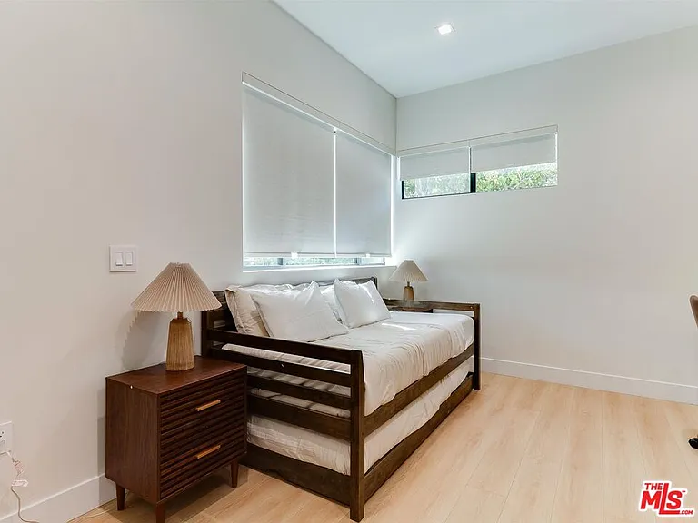 5929 Hesperia Ave — Photo 26