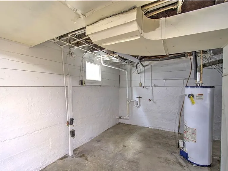 1621 N Monroe St — Photo 12