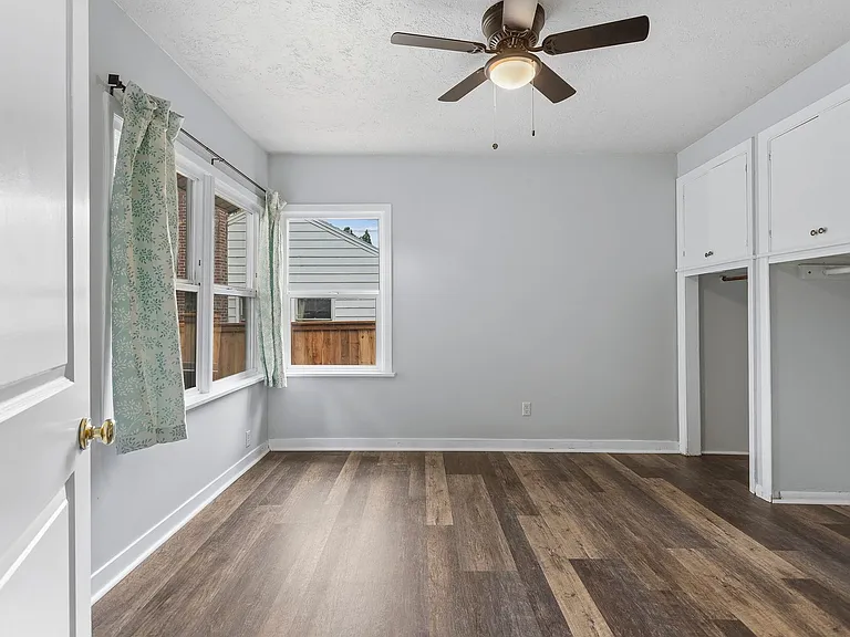 927 N Watts St — Photo 17