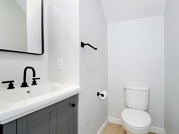 5th image of 10511 Chandler Blvd