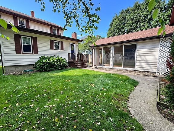 5th image of 610 Spring St