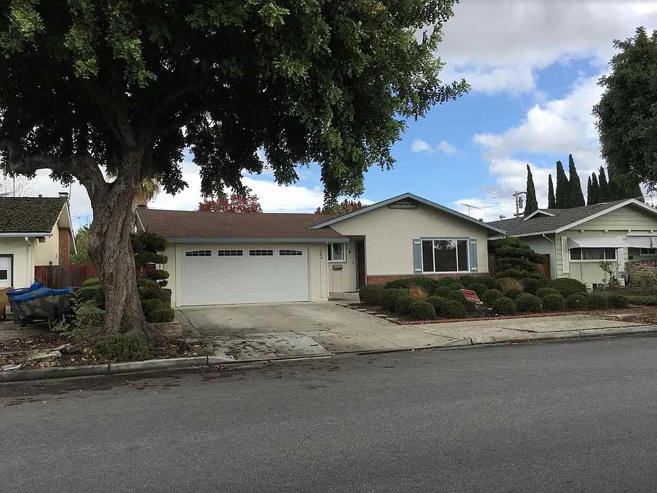 Mahogany Ln