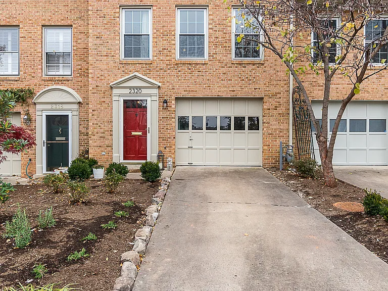 2320 Sanford St — Photo 1