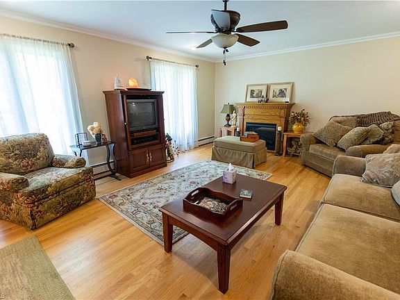 4th image of 190 Skyland Dr