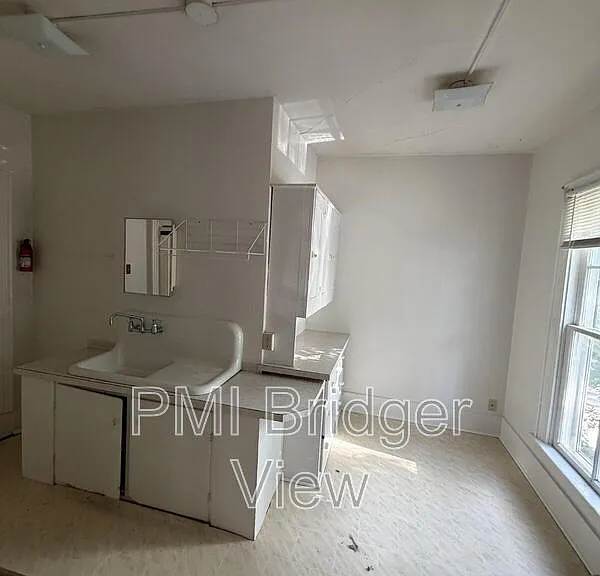 210 S Black Ave #2 — Photo 6