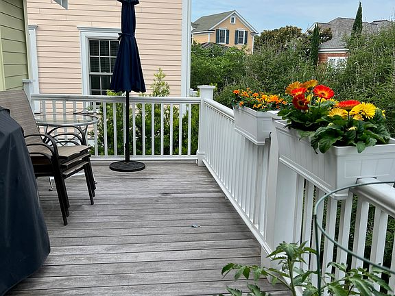 4th image of 4535 Maiden Ln