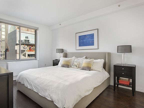 3rd image of 555 W 23rd St APT N11e