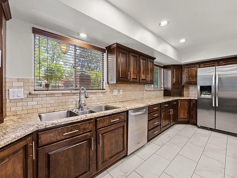10310 Mayfield Rd — Photo 24