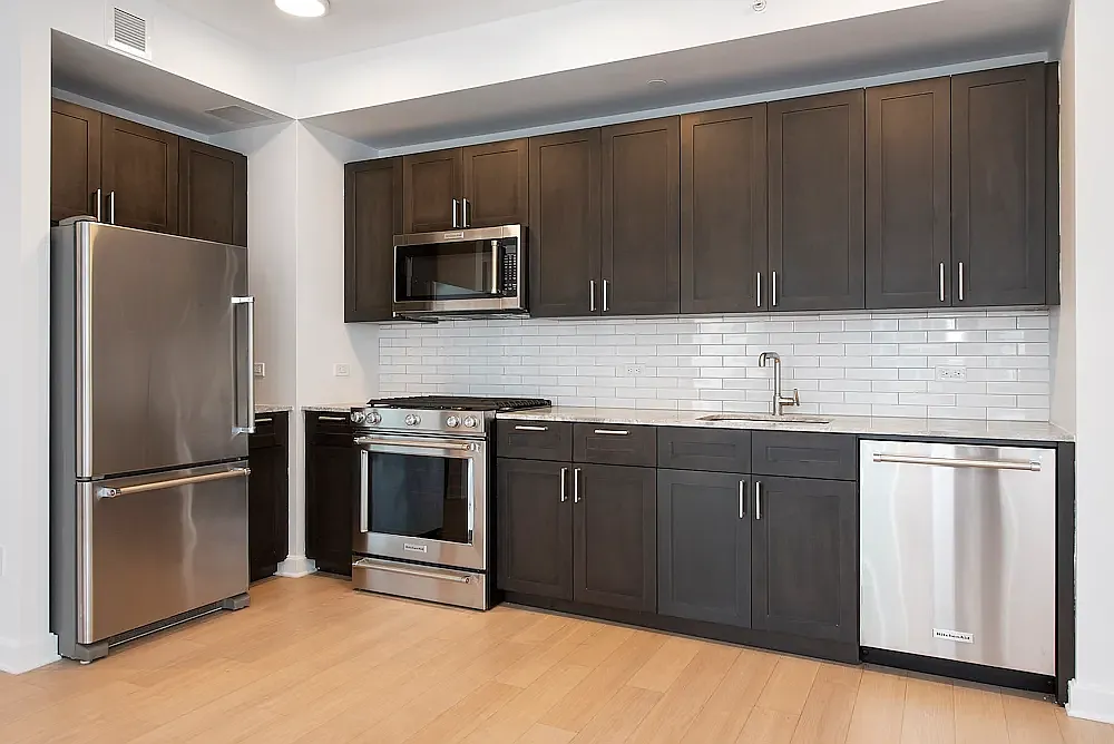21 West End Avenue — Photo 2