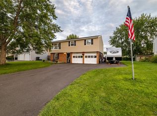 5413 Amalfi Dr, Clay, NY 13041