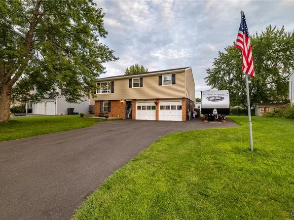 5413 Amalfi Dr, Clay, NY 13041