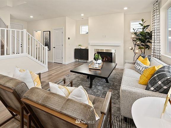 4th image of 1013 Burwood Street SE #201