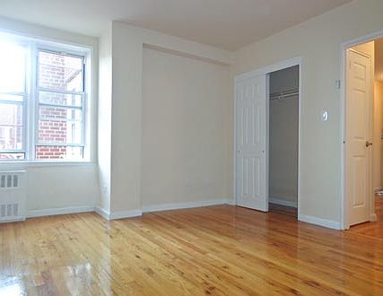 5th image of 3328 Parsons Blvd