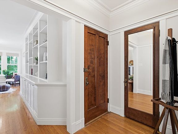 2nd image of 1625 W Rascher Ave APT 1
