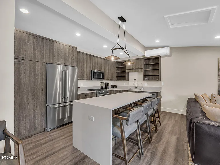 1200 W Lori Ln #C15 — Photo 11