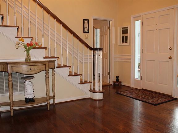 2nd image of 404 Meadowsweet Ln