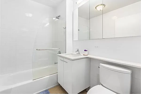 Rented by SERHANT. | media 5