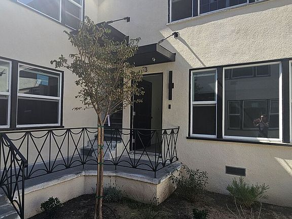 2nd image of 537 S Catalina St
