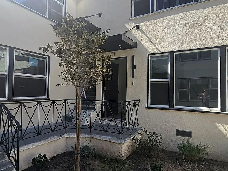 537 S Catalina St — Photo 2