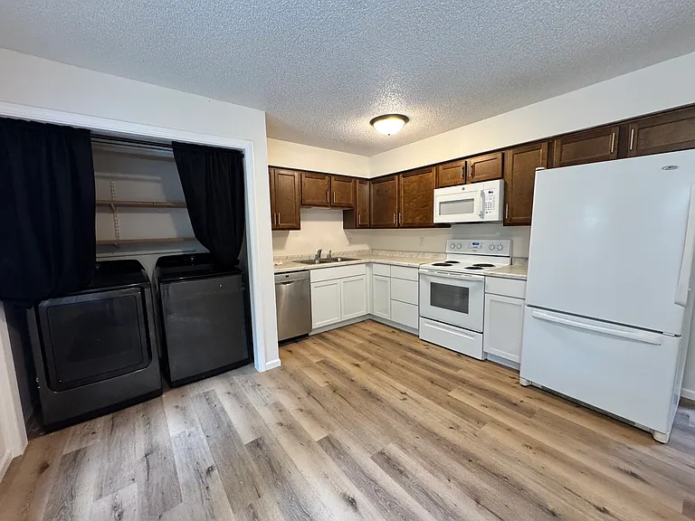4200 Enden Ln — Photo 3