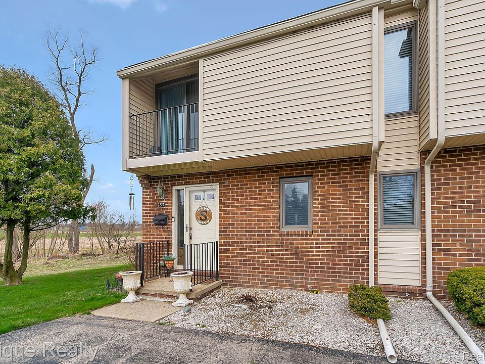 1st image of 2222 Village West Dr N