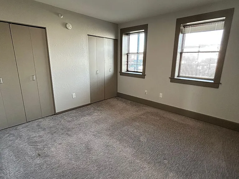 Drake Court — Photo 16