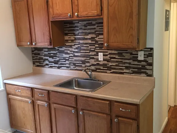 1429 Riverside Dr, Lakewood, OH 44107