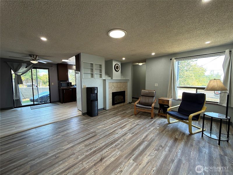 5th image of 828 W 10th Street
