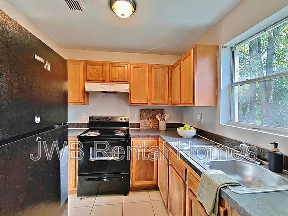 4th image of 4525 Rainer Rd