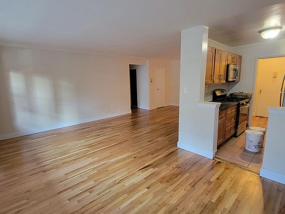 4th image of 13955 35th Ave APT 2