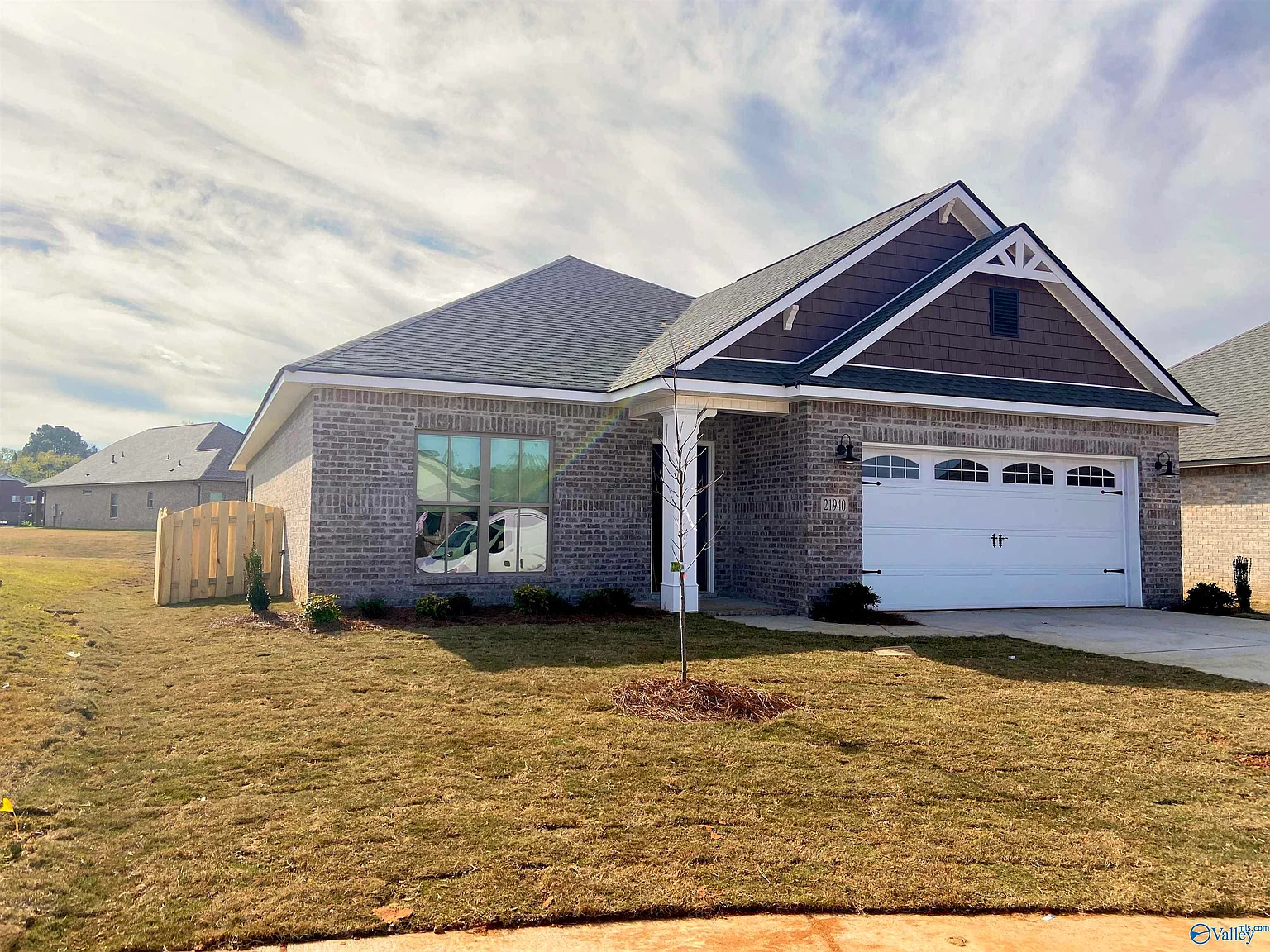 4 bed, 3.0 bath, 2503 sqft, $1,995 — Photo 1