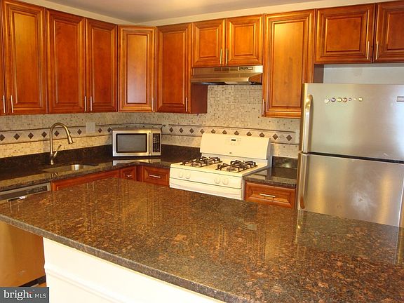 4th image of 908 Diamond Dr