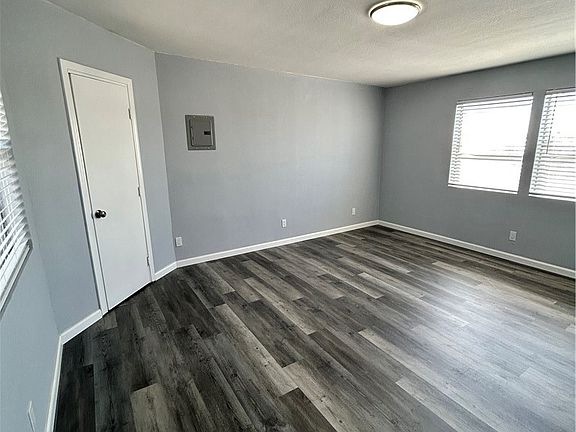 3rd image of 6517 1/2 Avalon Blvd #4
