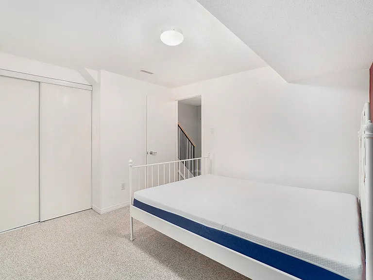 249 Clarence St — Photo 9