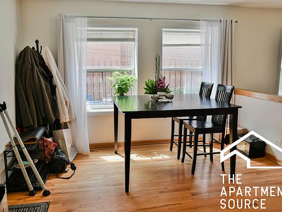 4th image of 1446 N Leavitt St #1W
