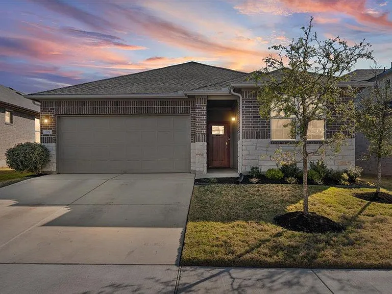 209 Connor Ln — Photo 2