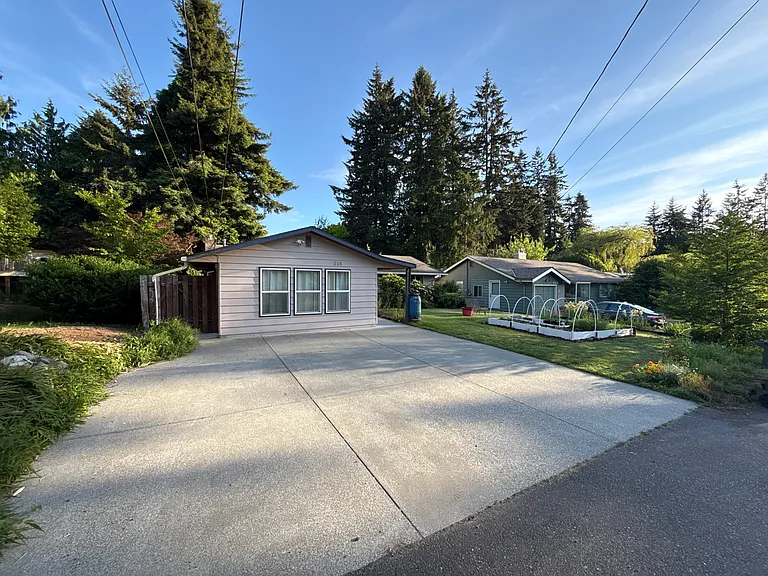 516 47th St SE — Photo 1