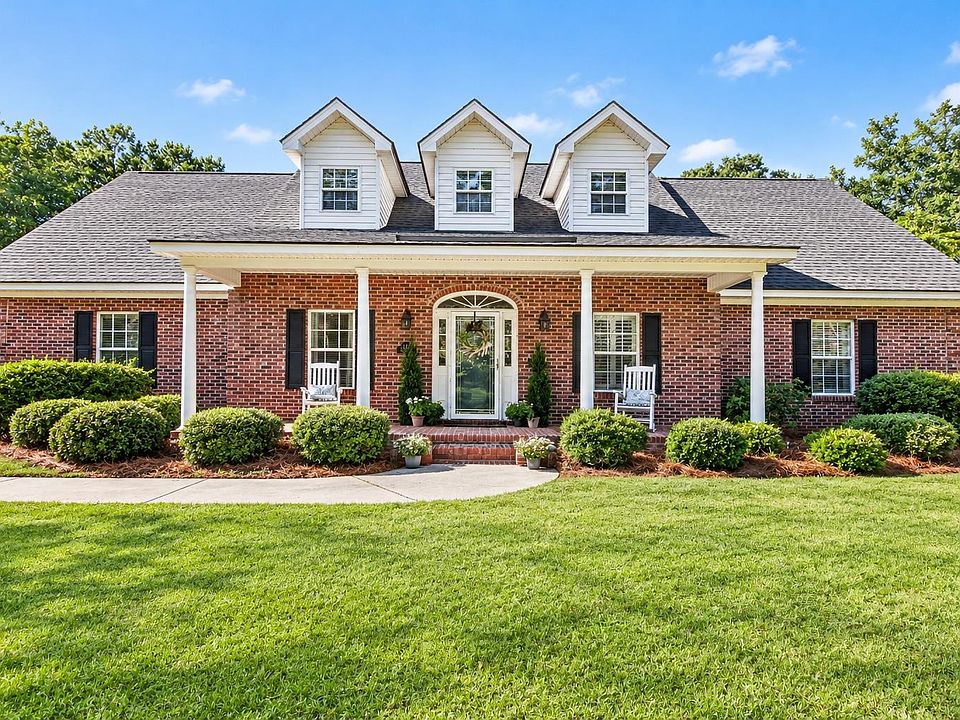 1st image of 387 Robin Dr.
