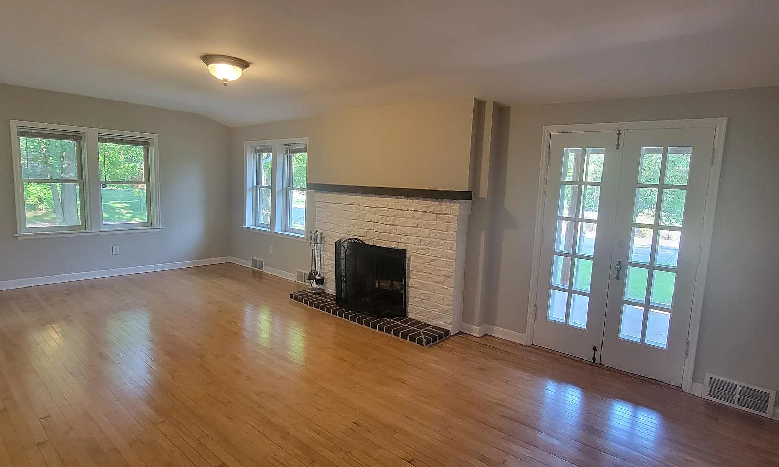3 bed, 2700 sqft, $3,000 — Photo 1