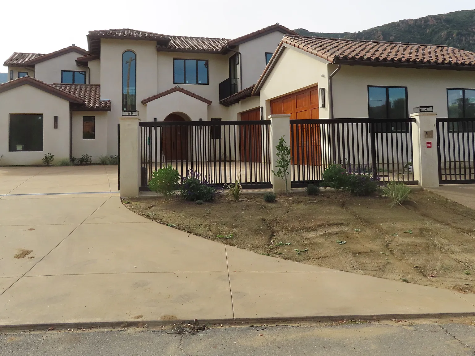 4 bed, 4600 sqft, $19,999 — Photo 1