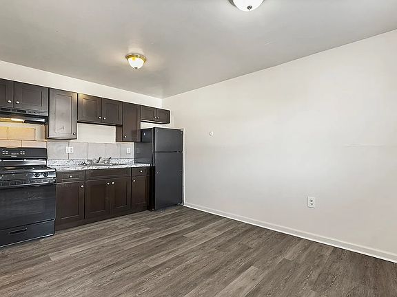 5th image of 918 W Spencer St #204
