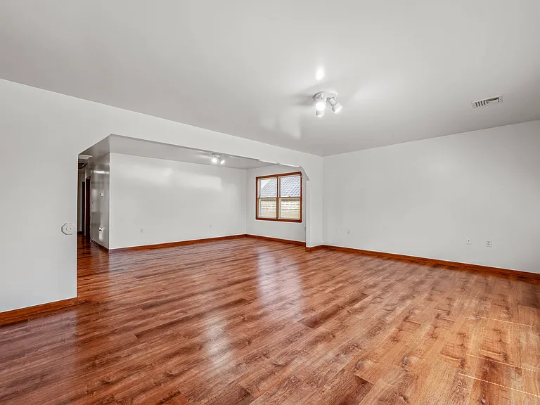937 Grove St #2 — Photo 3